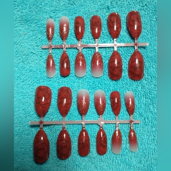 Elegant Red Rose Press-On Nails glitter nude - Picture 4 of 4